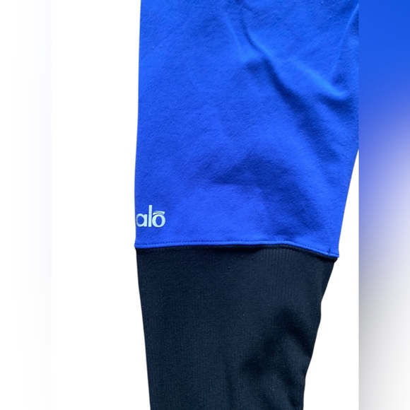 ALO Yoga Goddess Blue and Black Leggings - Picture 3 of 6